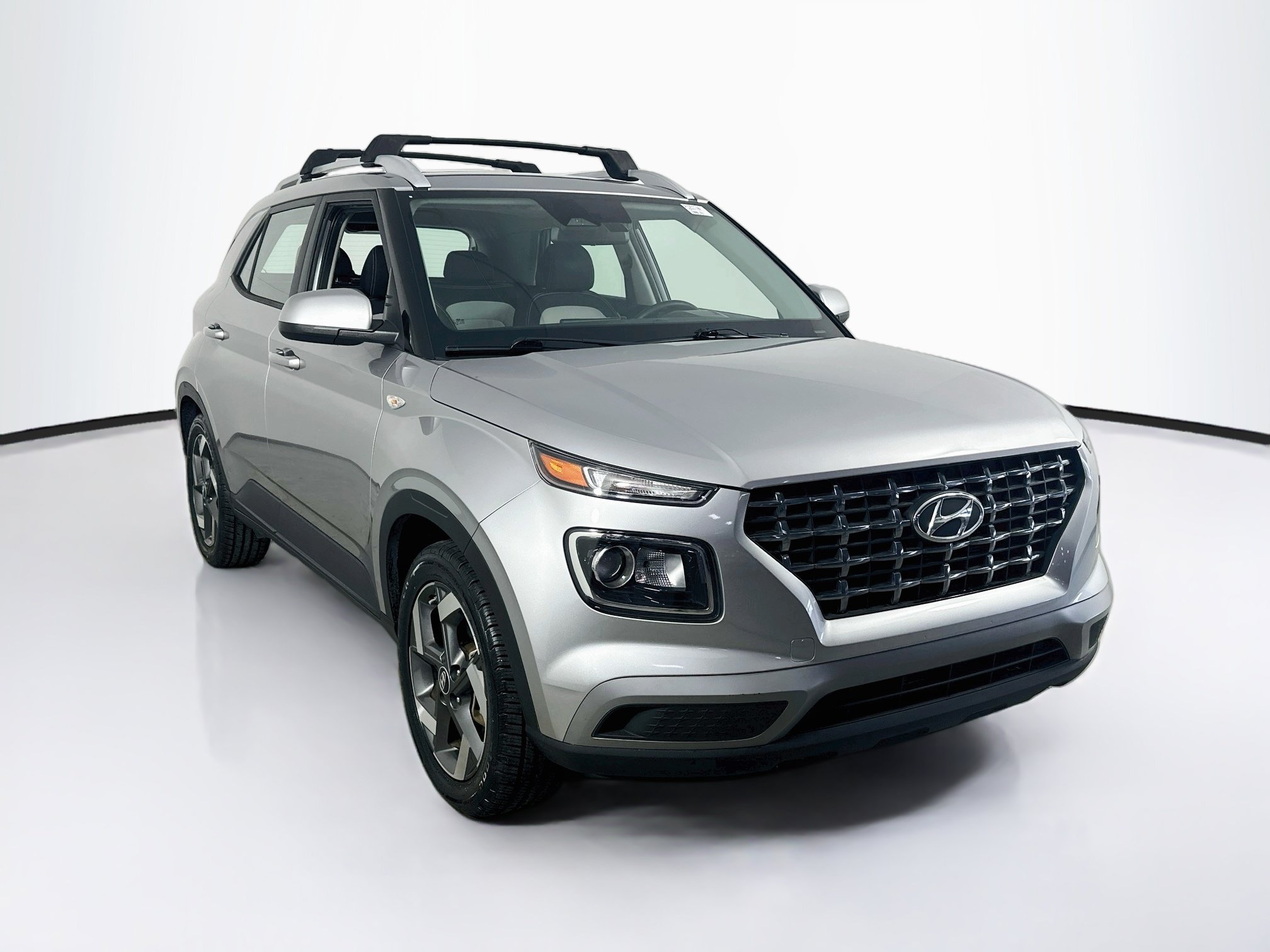 Used 2023 Hyundai Venue SEL FWD image 3