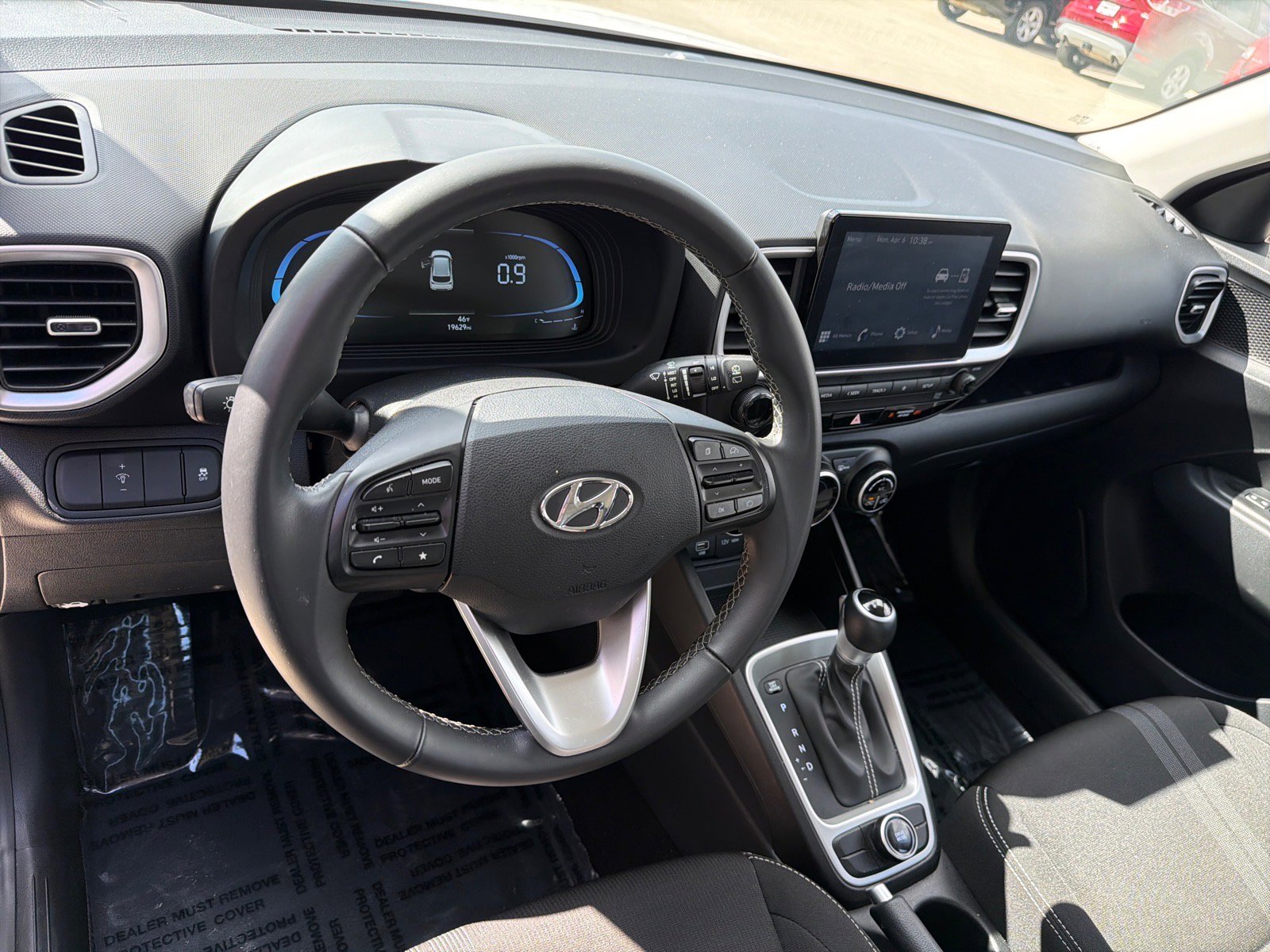 Used 2025 Hyundai Venue SEL image 13