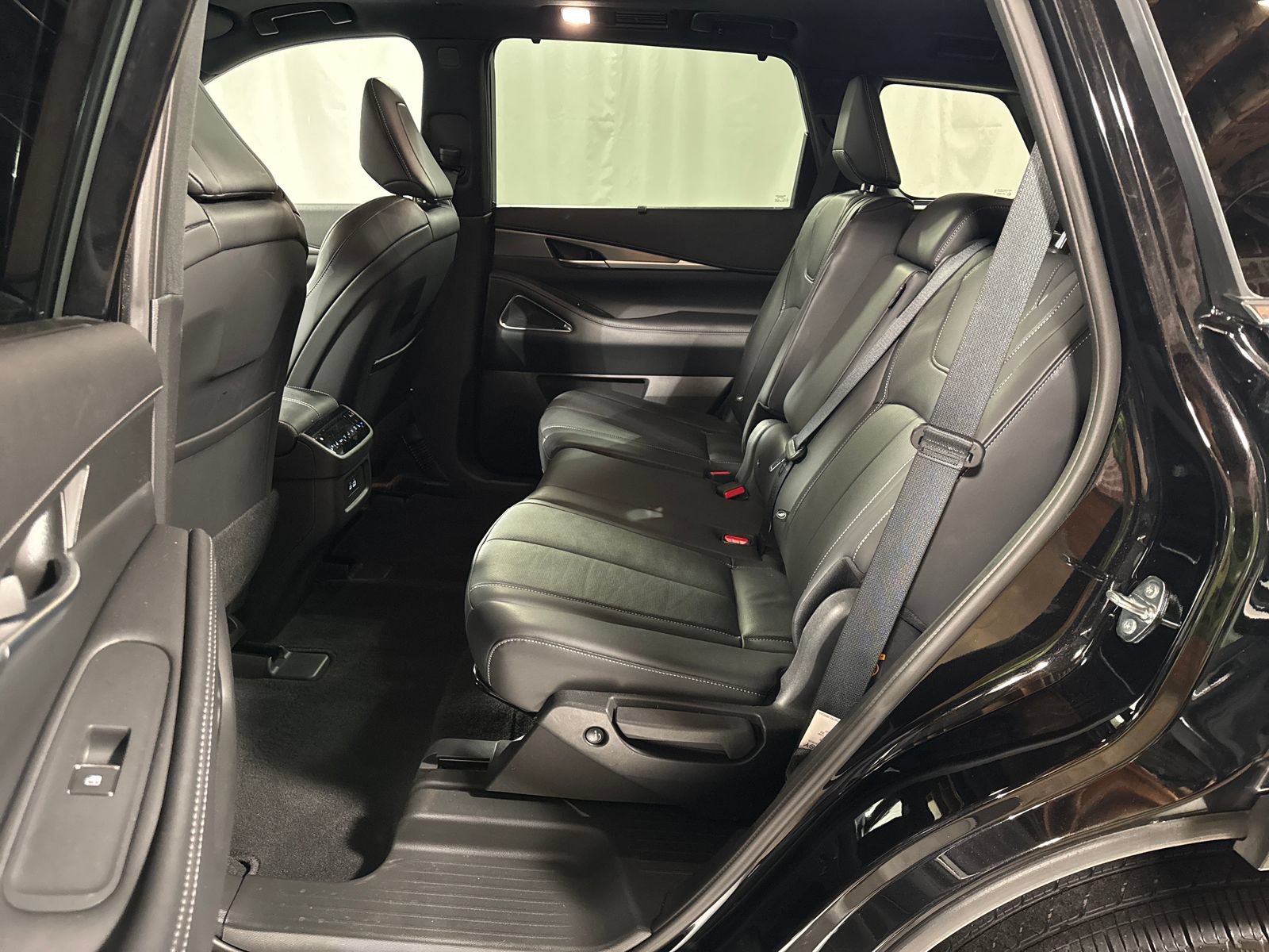 Certified 2025 INFINITI QX60 Luxe w/ Black Edition AWD/4WD image 5