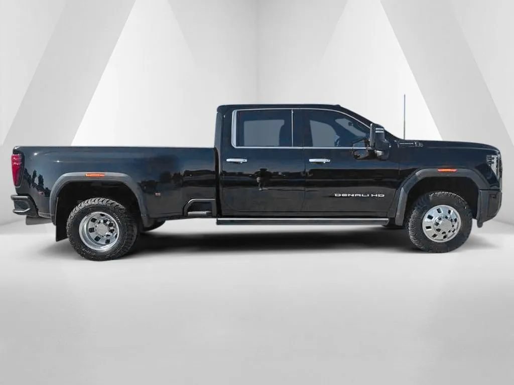 Used 2025 GMC Sierra 3500 Denali Ultimate AWD/4WD image 8