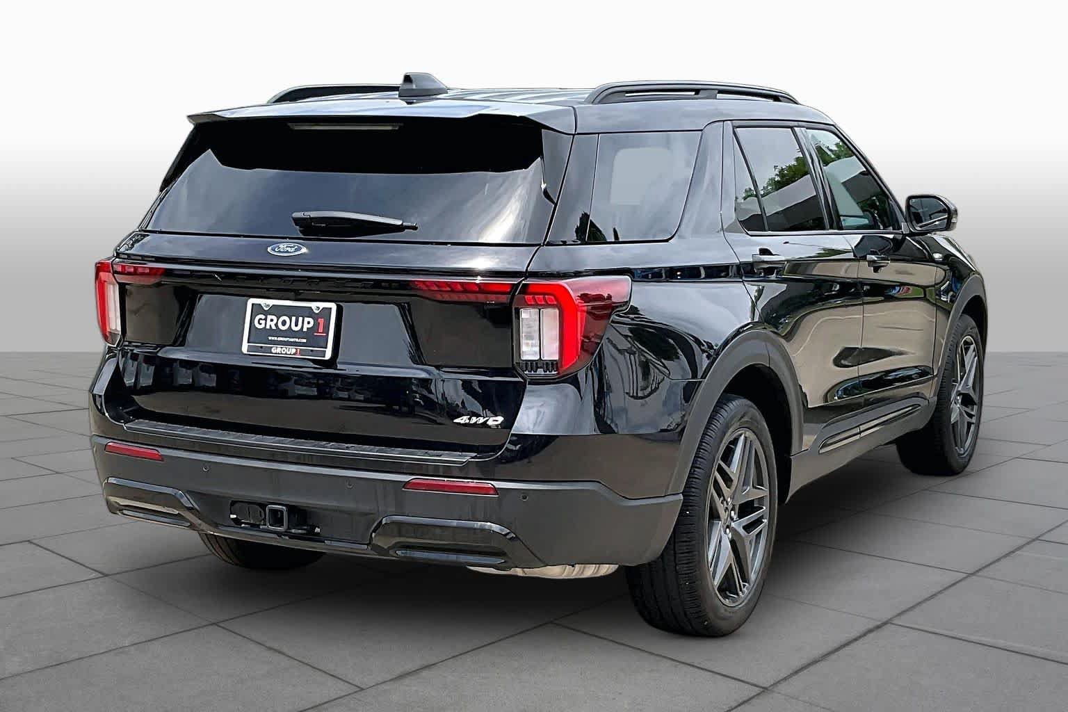 Used 2025 Ford Explorer ST-Line w/ ST-Line Street Pack AWD/4WD image 24