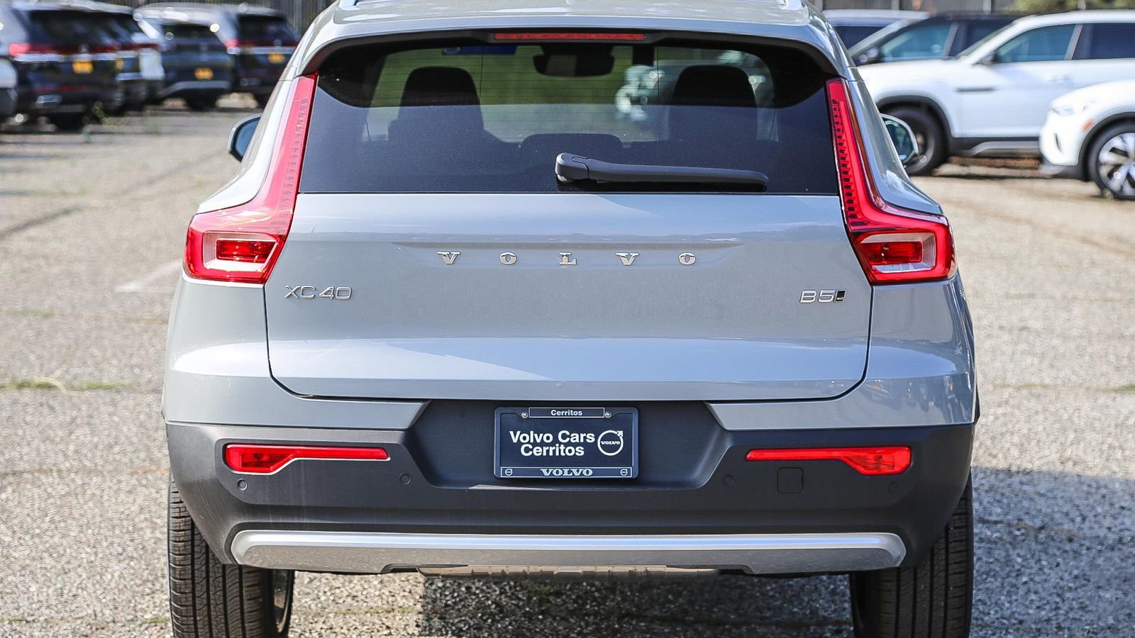 New 2025 Volvo XC40 B5 Plus w/ Climate Package image 7