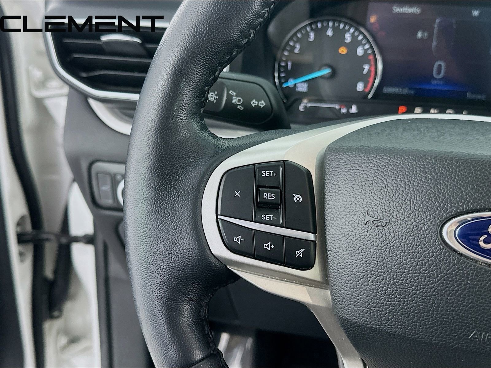 Used 2022 Ford Explorer XLT w/ Equipment Group 202A AWD/4WD image 15