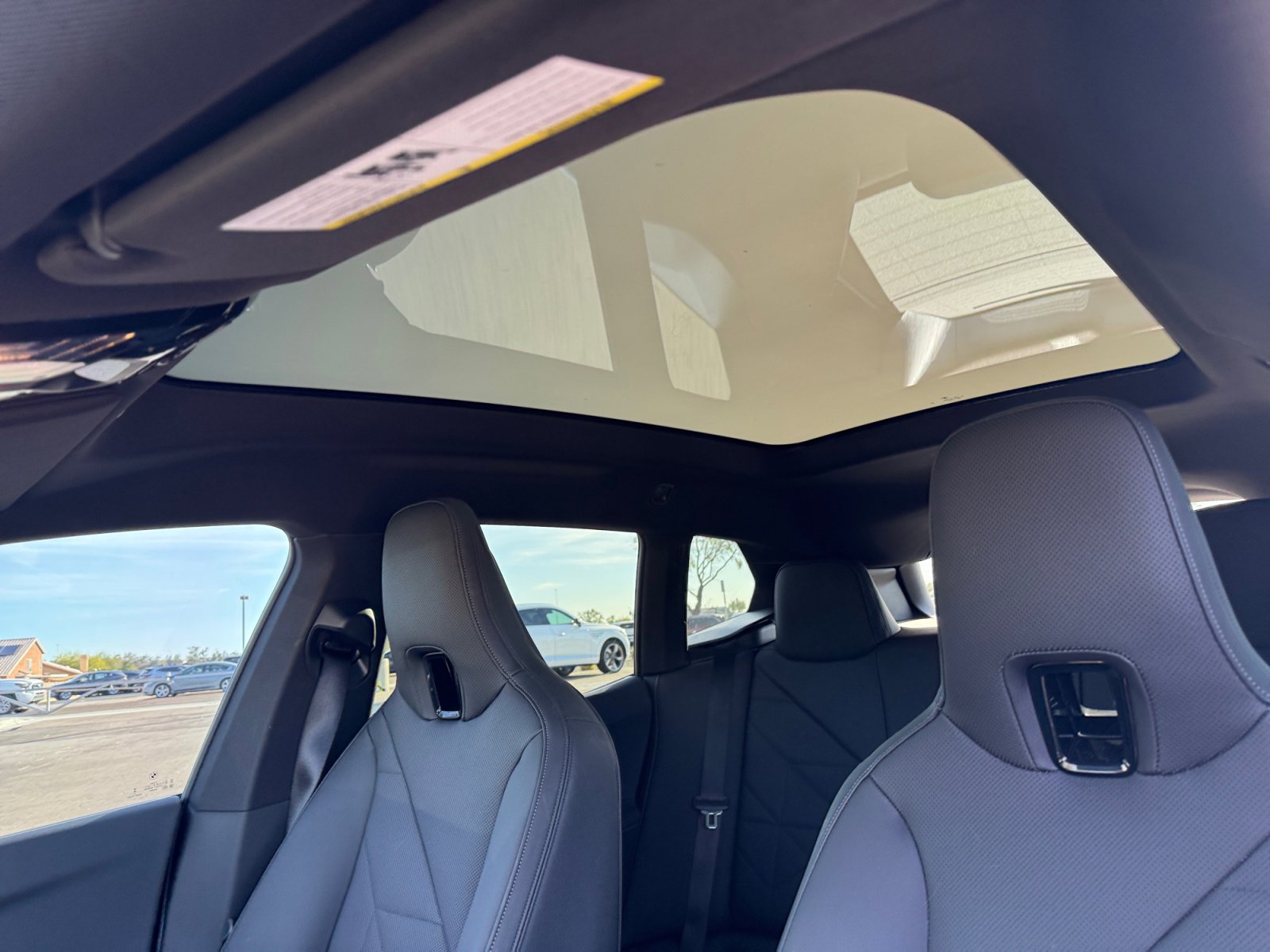 Used 2024 BMW iX xDrive50 w/ Premium Package image 33