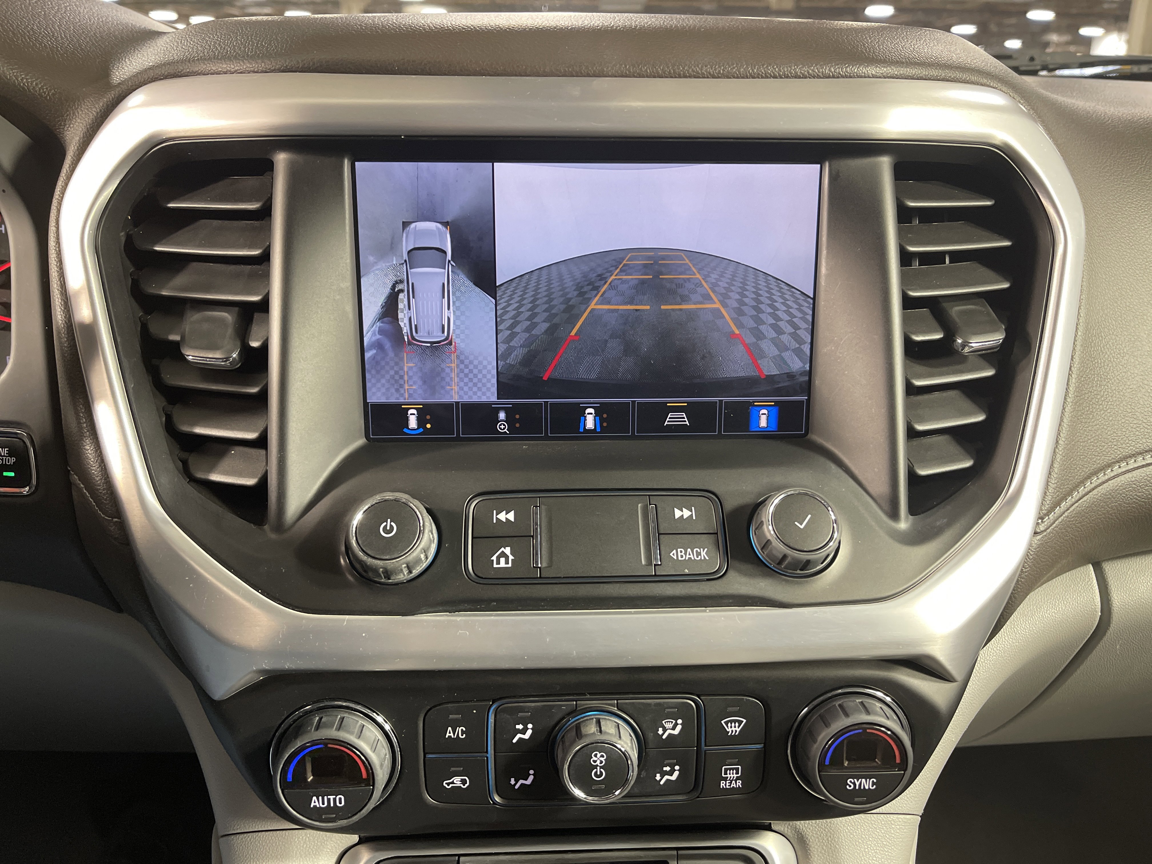 Used 2022 GMC Acadia SLT w/ Technology Package image 25