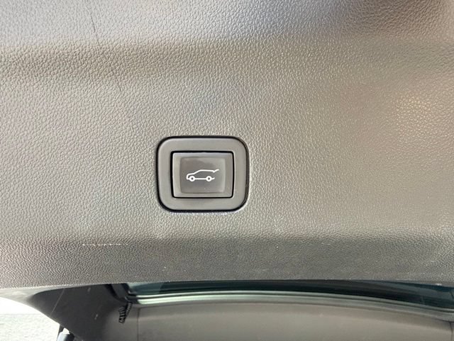 Used 2023 GMC Yukon SLT AWD/4WD image 11