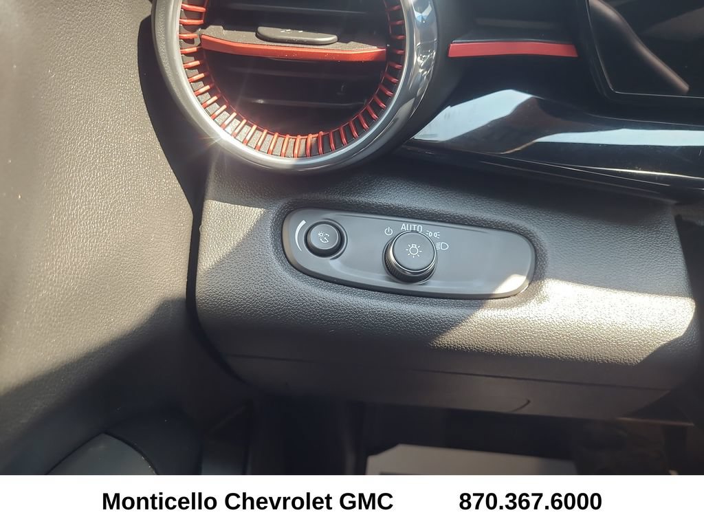 Used 2025 Chevrolet Trax RS w/ Driver Confidence Package FWD image 17