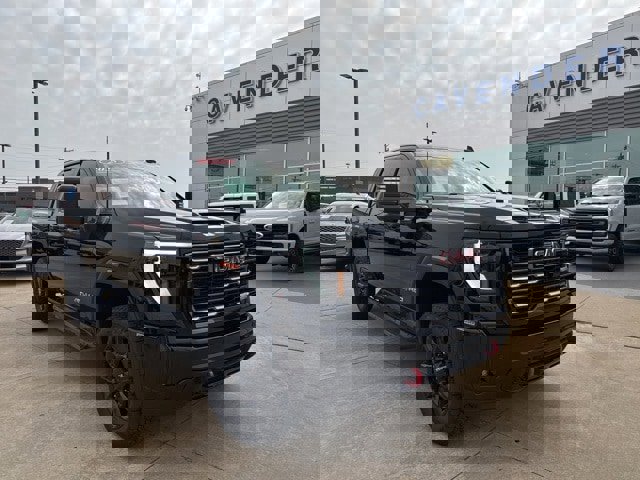 Used 2025 GMC Sierra 2500 AT4 image 1