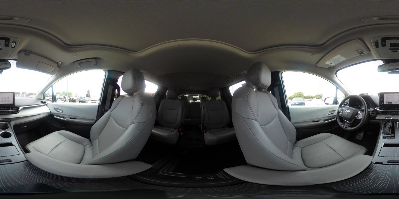 Used 2025 Toyota Sienna XLE FWD image 43