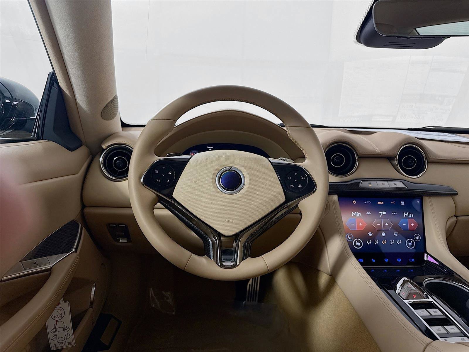 New 2025 Karma Revero Luxury RWD image 3