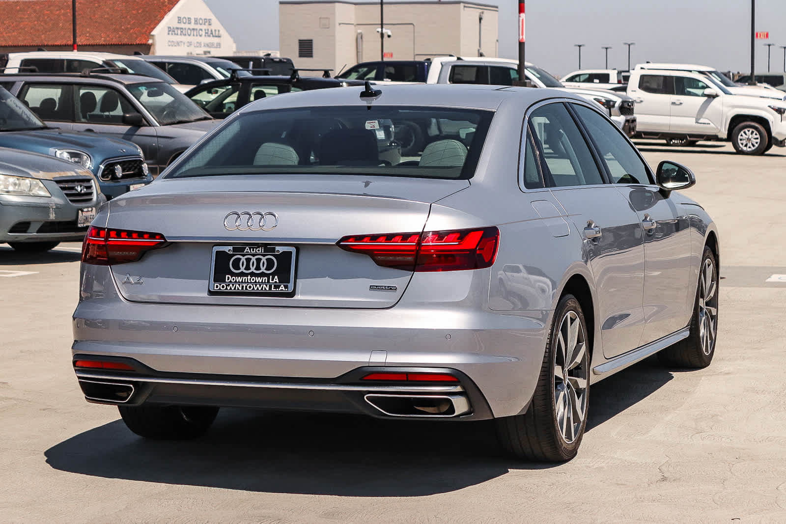 Used 2022 Audi A4 2.0T Premium w/ Convenience Package AWD/4WD image 4