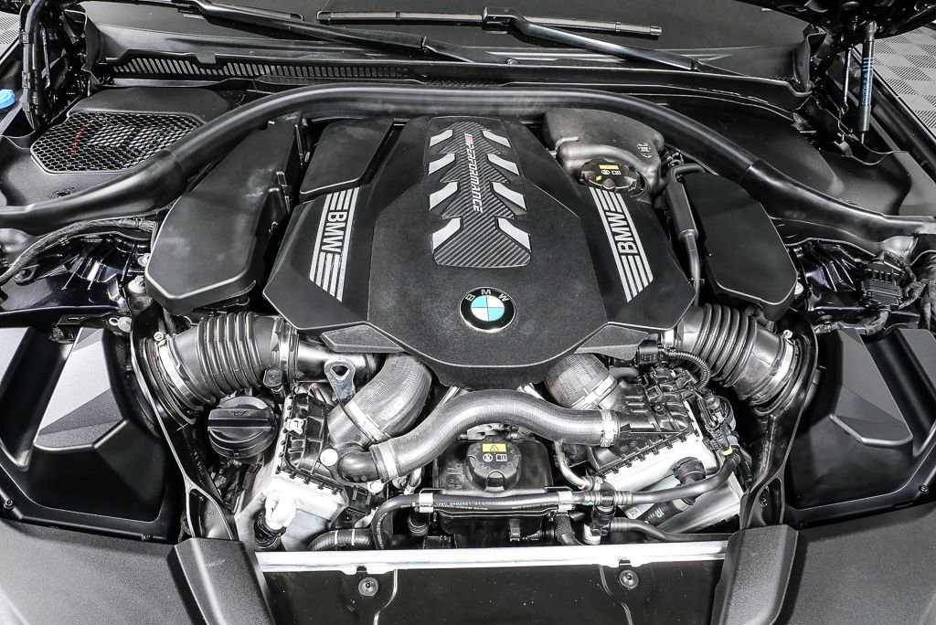 Used 2021 BMW M550i xDrive w/ Executive Package image 36