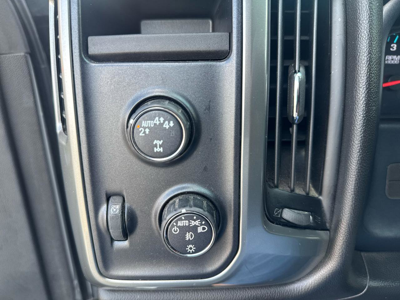 Used 2018 Chevrolet Silverado 1500 LT w/ All Star Edition AWD/4WD image 16