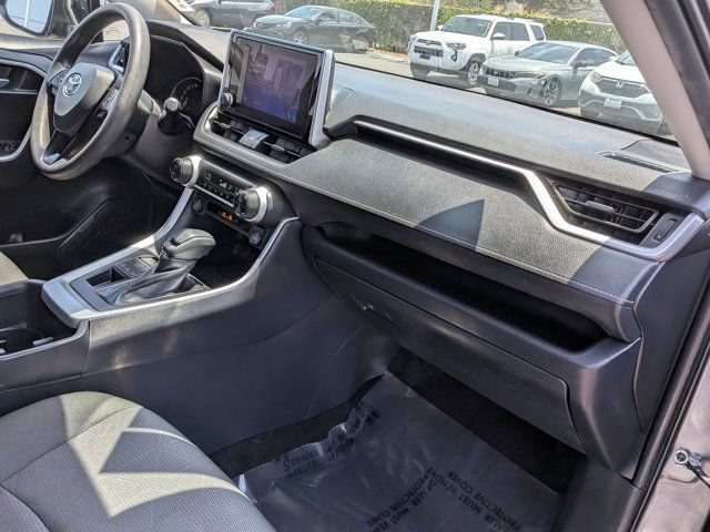 Used 2025 Toyota RAV4 XLE AWD/4WD image 6