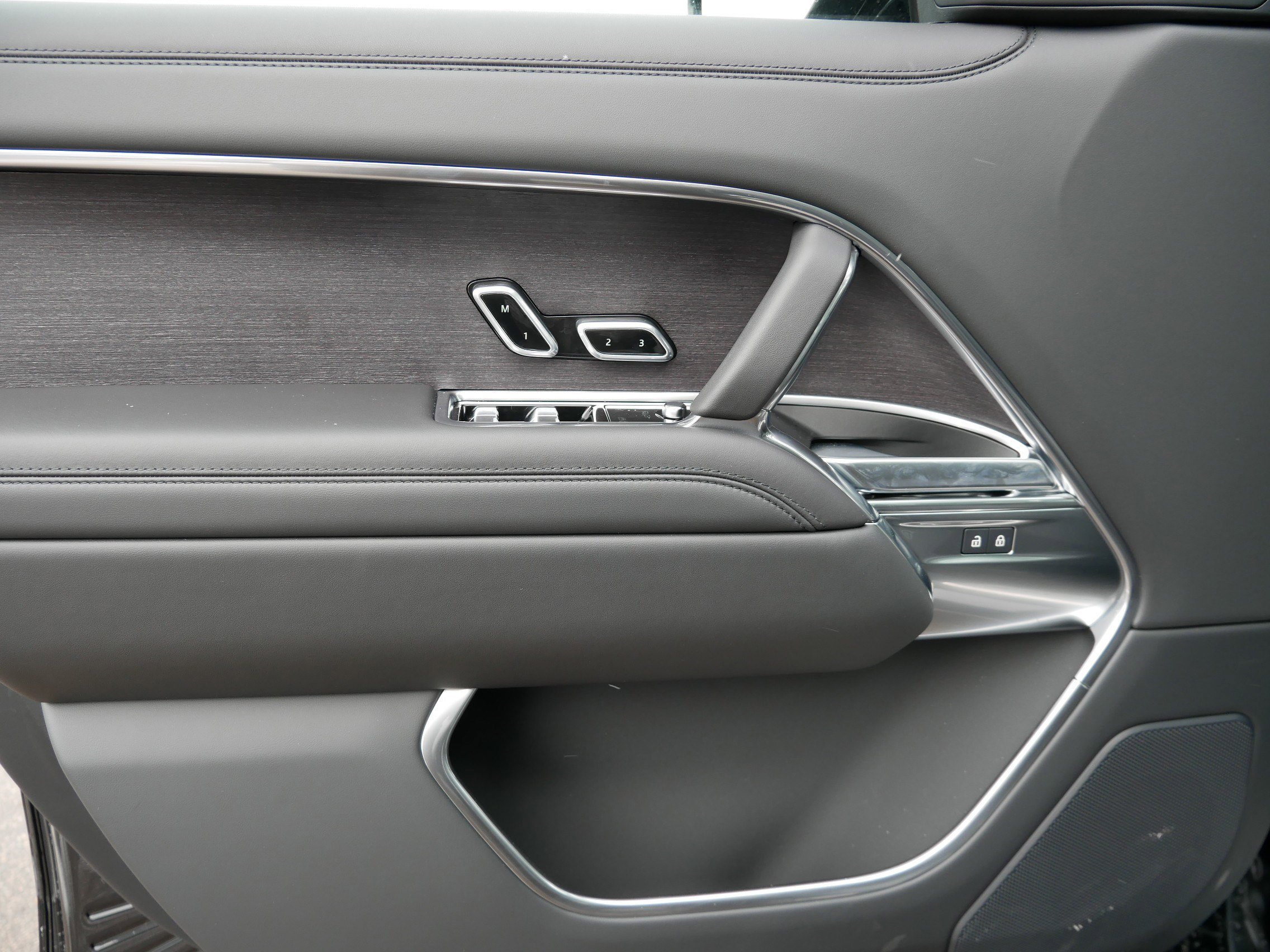 New 2025 Land Rover Range Rover SE image 4