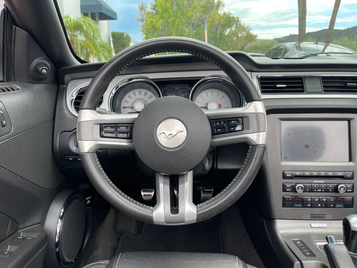 Used 2011 Ford Mustang GT Premium w/ Electronics Pkg RWD image 13