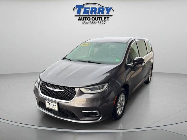 Used 2023 Chrysler Pacifica Touring-L image 4