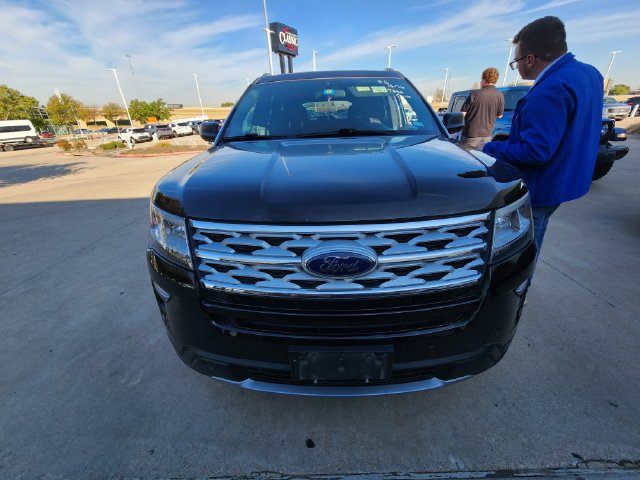 Used 2019 Ford Explorer XLT FWD image 2