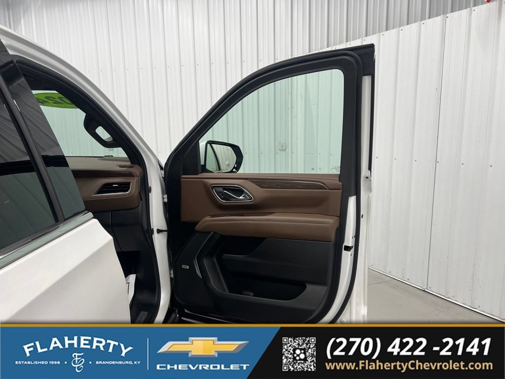 Used 2024 Chevrolet Tahoe High Country AWD/4WD image 14