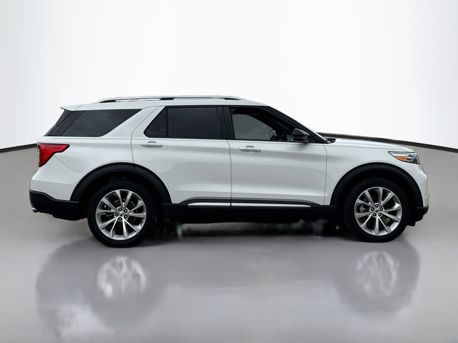 Used 2021 Ford Explorer Platinum w/ Equipment Group 601A AWD/4WD image 8