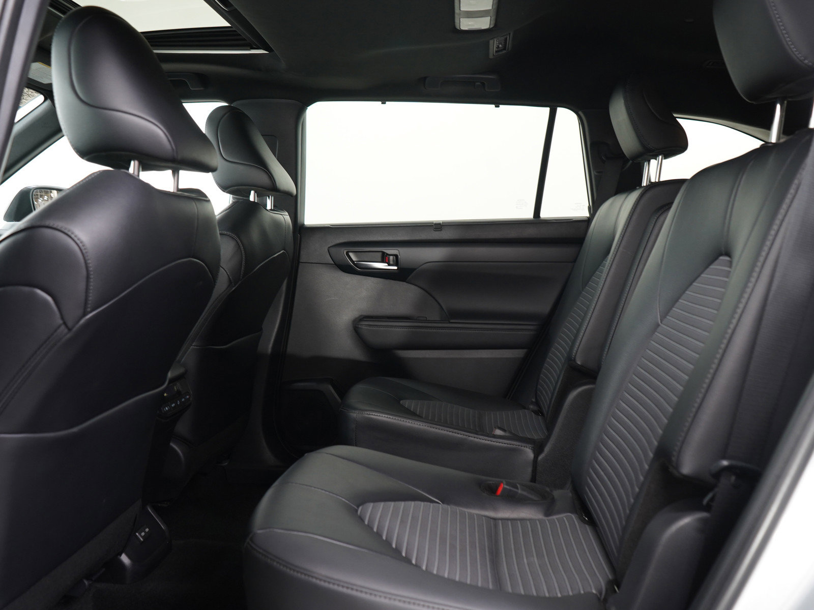 Used 2025 Toyota Highlander XSE AWD/4WD image 20