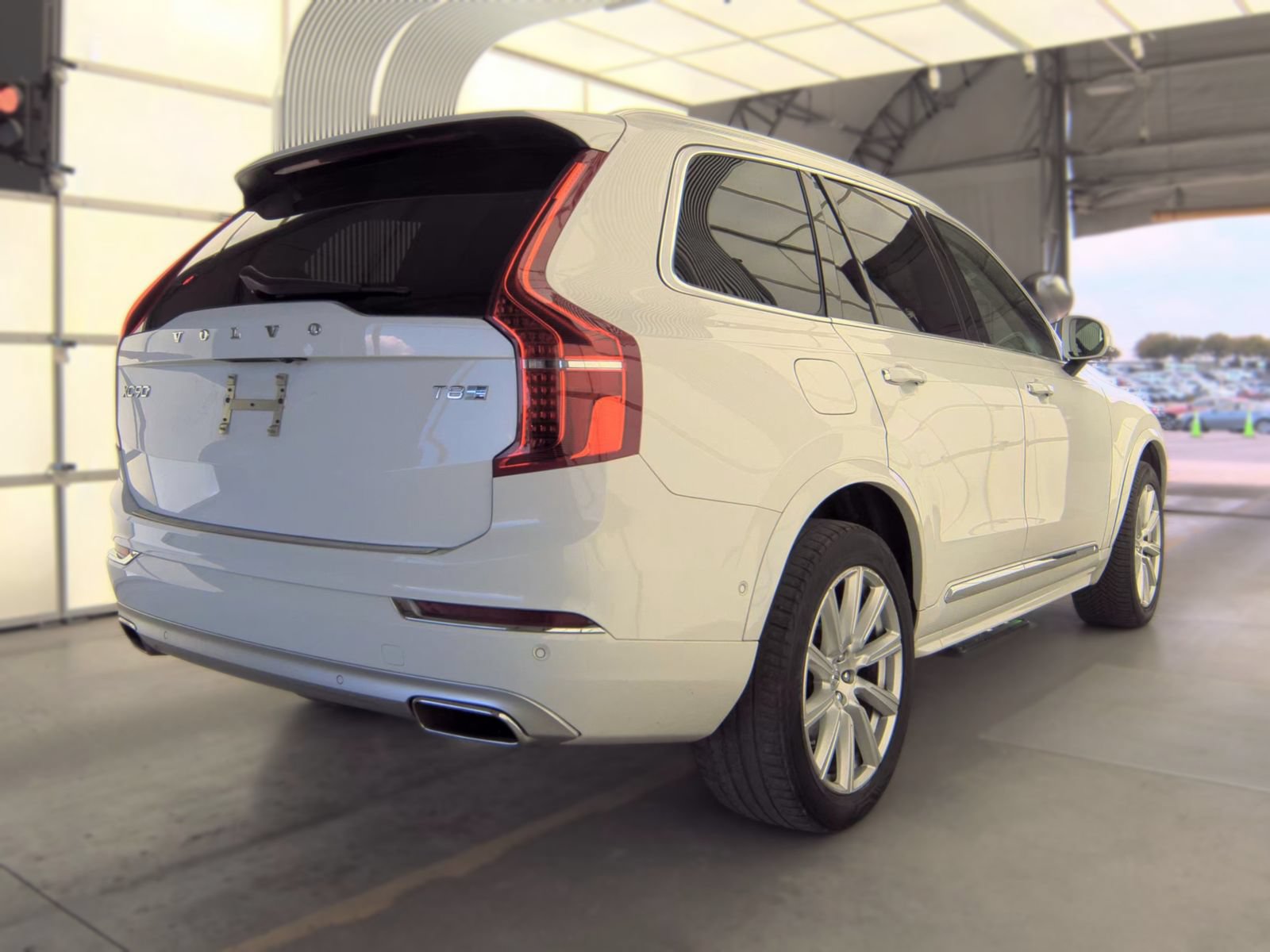 Used 2017 Volvo XC90 T8 Inscription w/ Vision Package AWD/4WD image 2