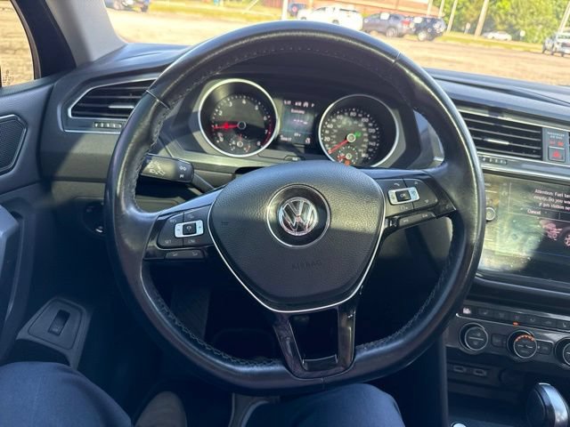 Used 2018 Volkswagen Tiguan SEL AWD/4WD image 9