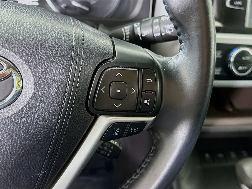 Certified 2019 Toyota Highlander XLE AWD/4WD image 24