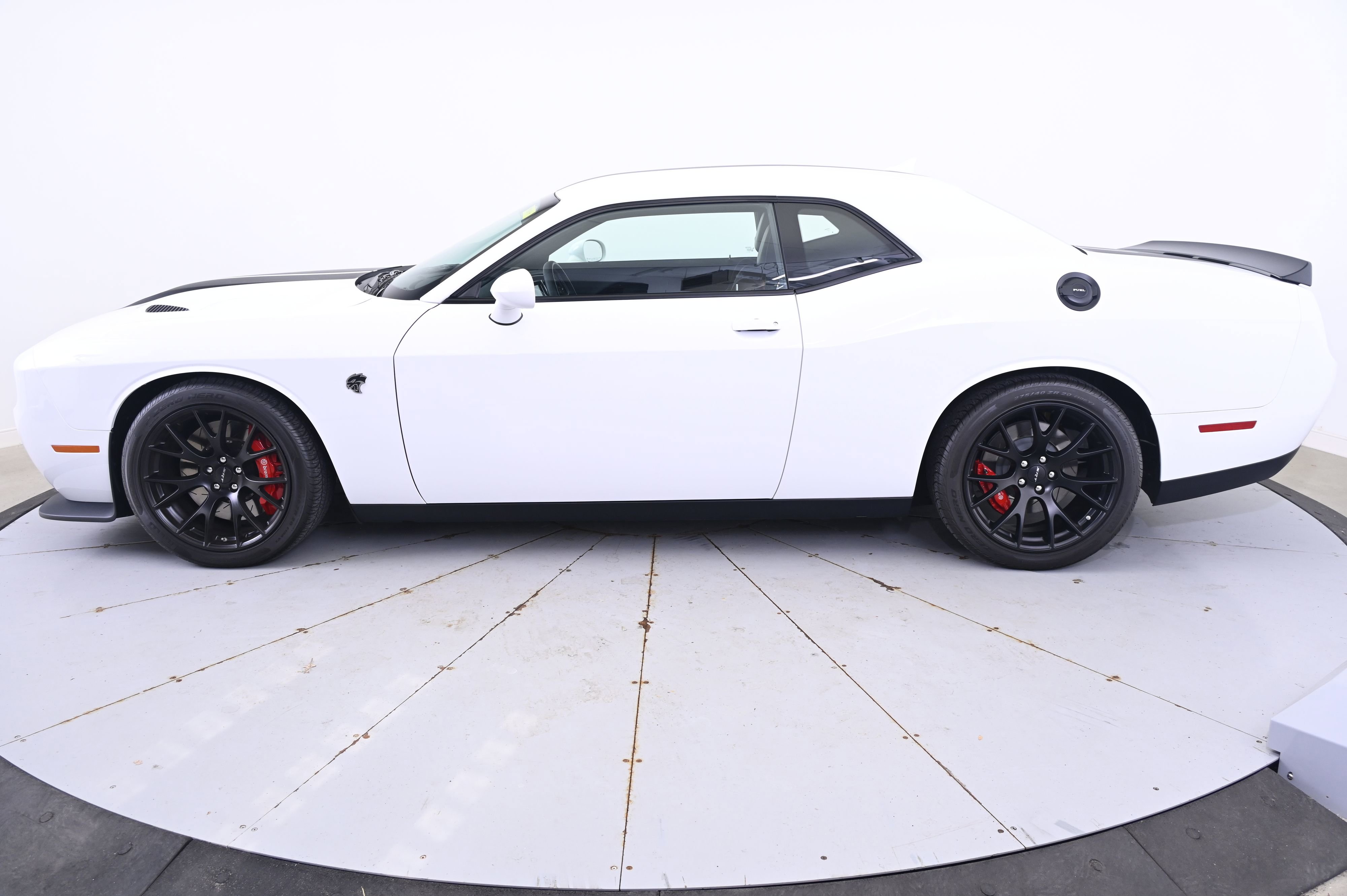 Used 2015 Dodge Challenger SRT Hellcat image 2