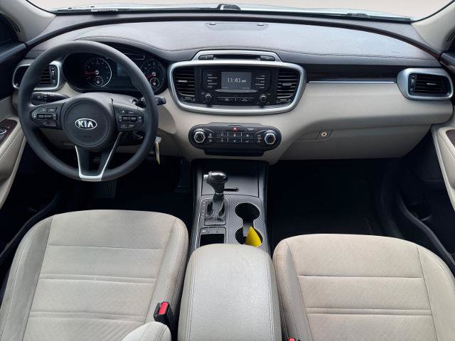 Used 2017 Kia Sorento FWD image 10