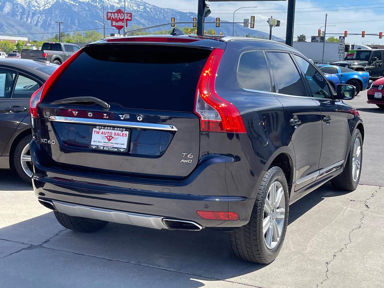 Used 2016 Volvo XC60 T6 w/ Proximity Package AWD/4WD image 5