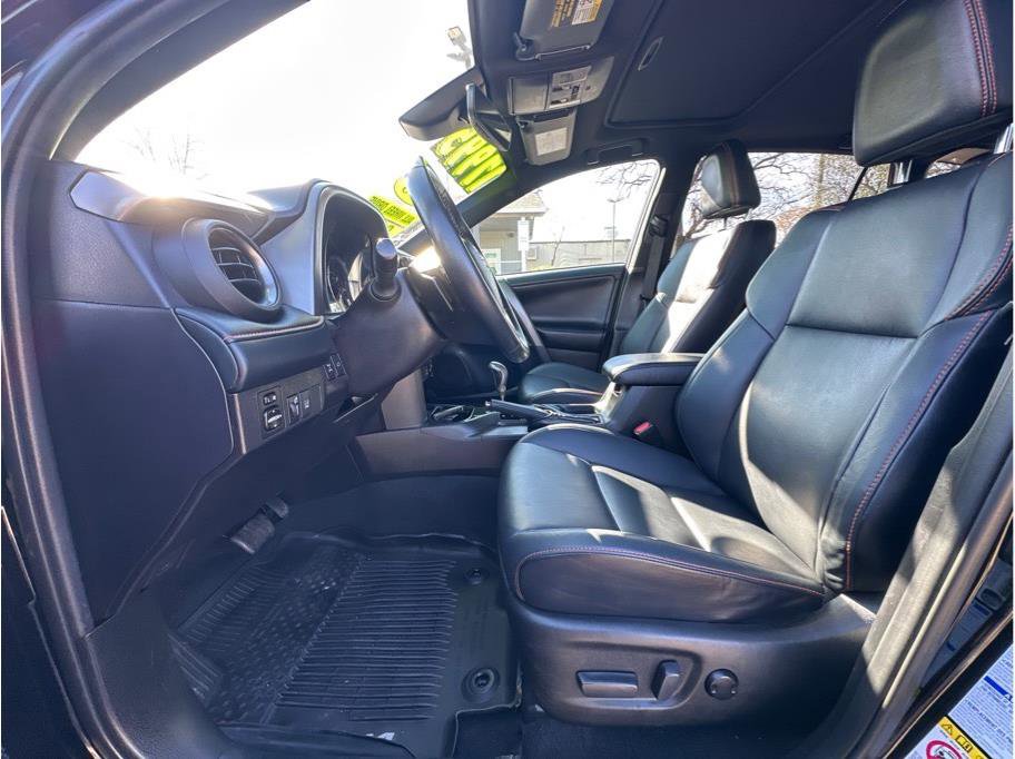 Used 2018 Toyota RAV4 SE w/ Power Extra Value Package image 14