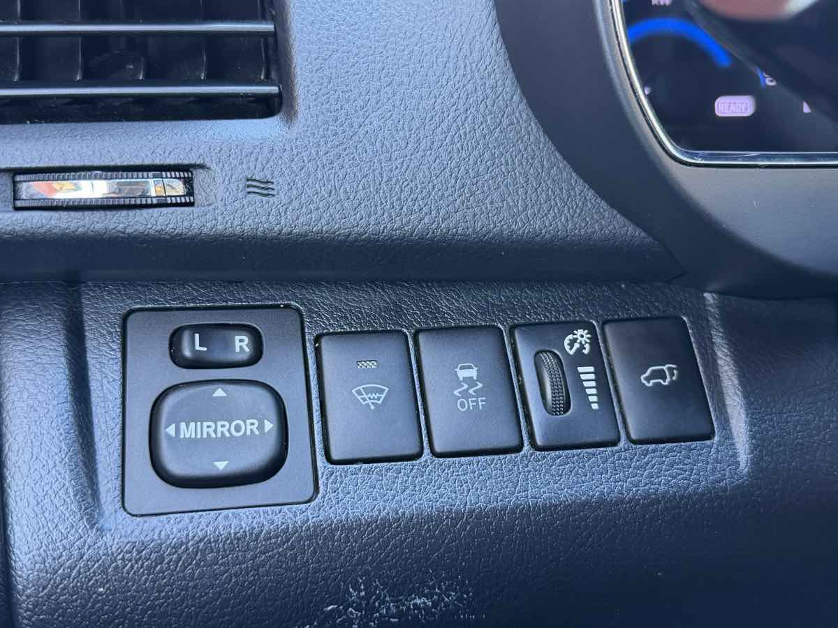 Used 2013 Toyota Highlander Limited AWD/4WD image 24