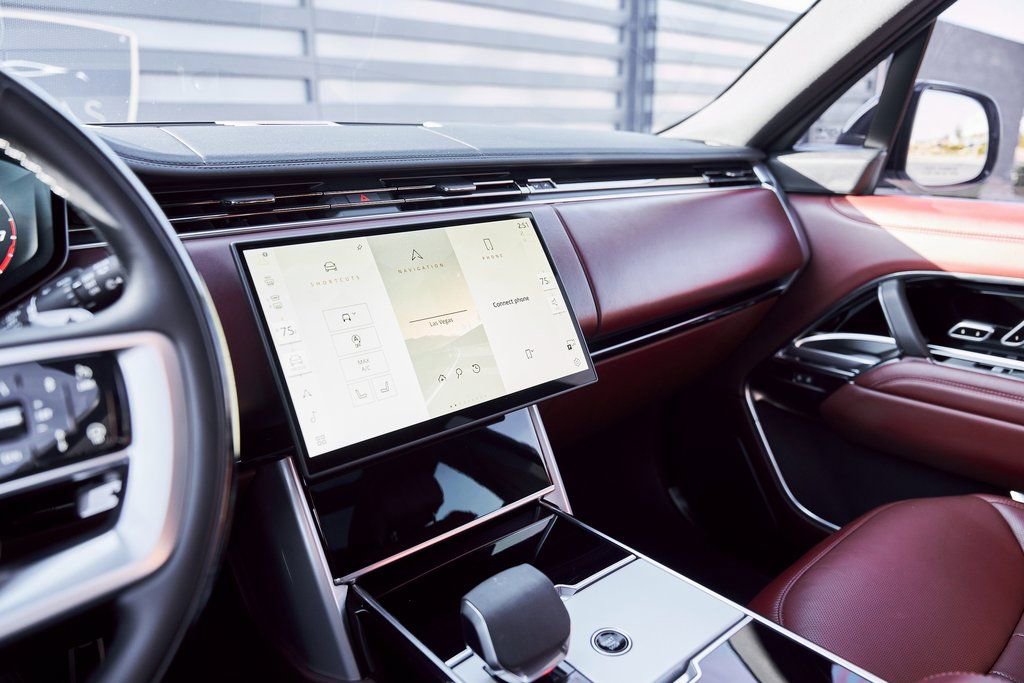 Used 2025 Land Rover Range Rover SE image 59