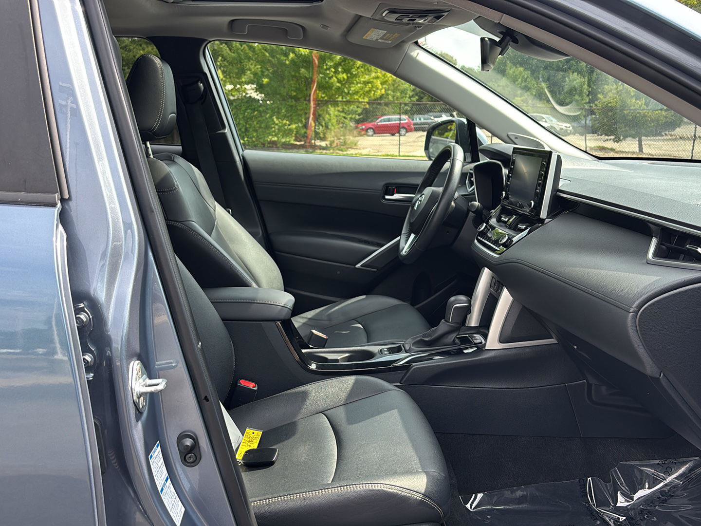 Used 2022 Toyota Corolla Cross XLE w/ Convenience Package AWD/4WD image 21