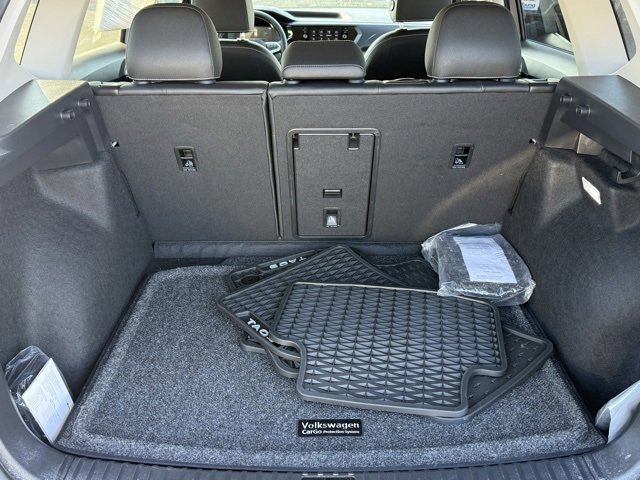 Used 2024 Volkswagen Tiguan SE R-Line image 25