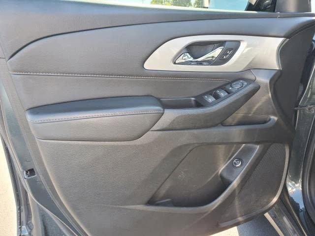 Used 2020 Chevrolet Traverse LT w/ Driver Confidence II Package image 13