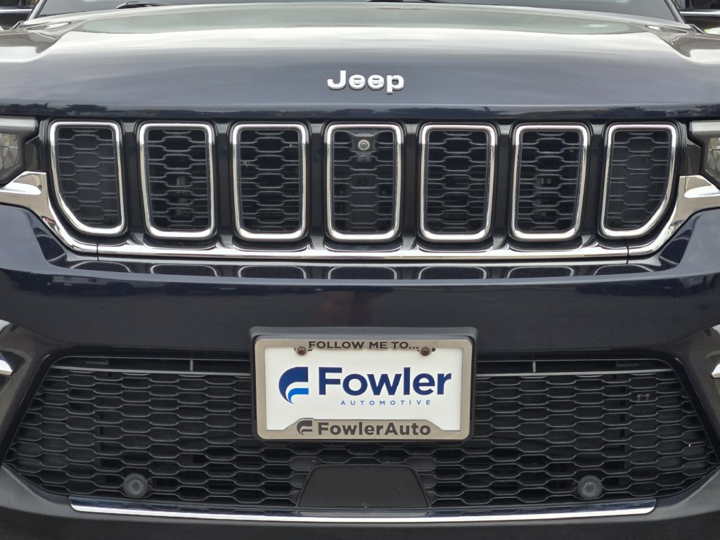 Used 2024 Jeep Grand Cherokee Limited w/ Luxury Tech Group II AWD/4WD image 11