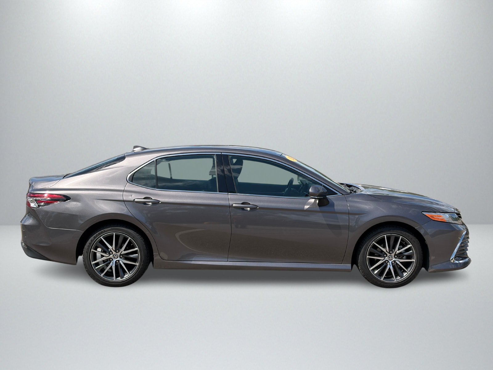 Used 2022 Toyota Camry XLE FWD image 6