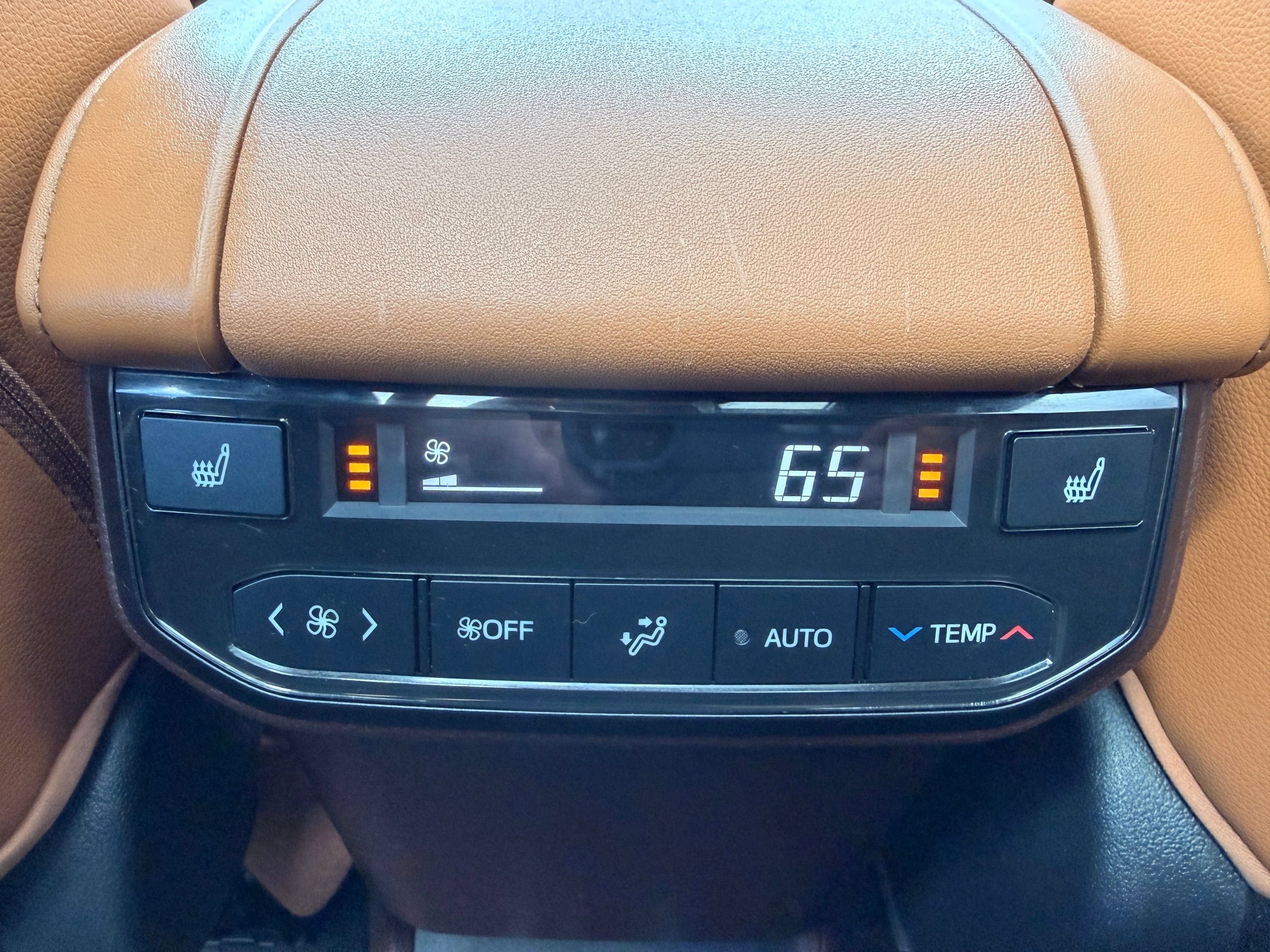 Used 2021 Toyota Highlander Platinum AWD/4WD image 31