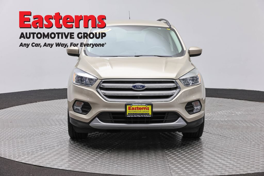 Used 2018 Ford Escape SE w/ SE Sync 3 Package AWD/4WD image 2