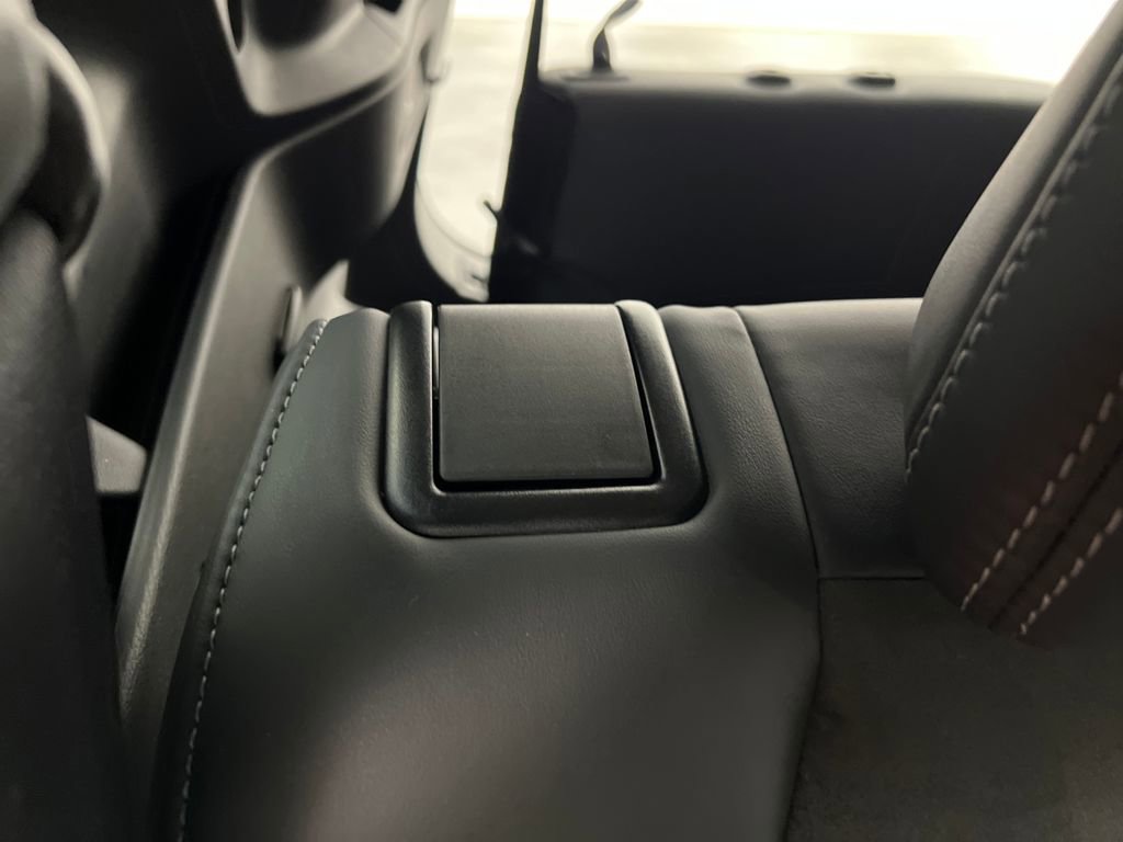 Used 2025 Mitsubishi Outlander SE image 19