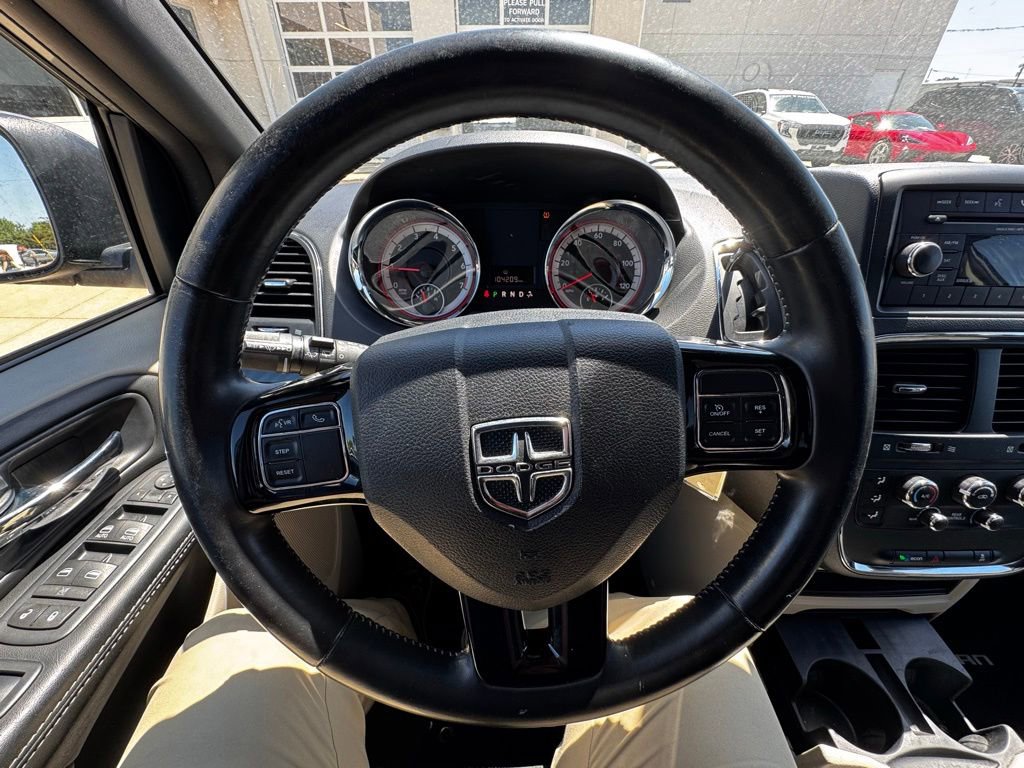 Used 2016 Dodge Grand Caravan SE FWD image 10