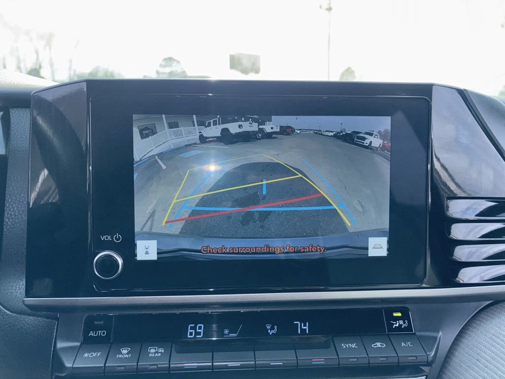 Used 2025 Toyota Camry SE image 14