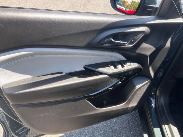 Used 2025 Chevrolet Trax LT FWD image 10