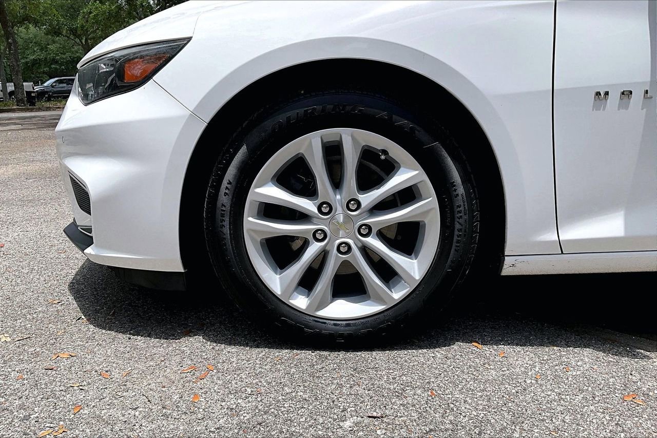 Used 2018 Chevrolet Malibu LT w/ Leather Package FWD image 34