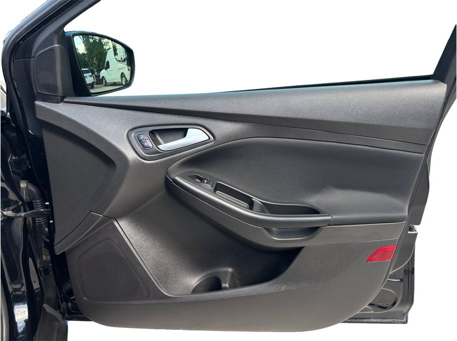 Used 2016 Ford Focus SE FWD image 33