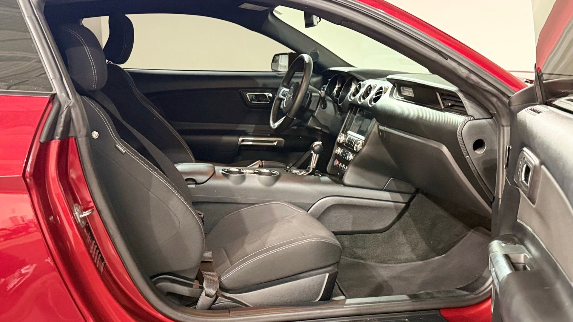 Used 2017 Ford Mustang Coupe image 33