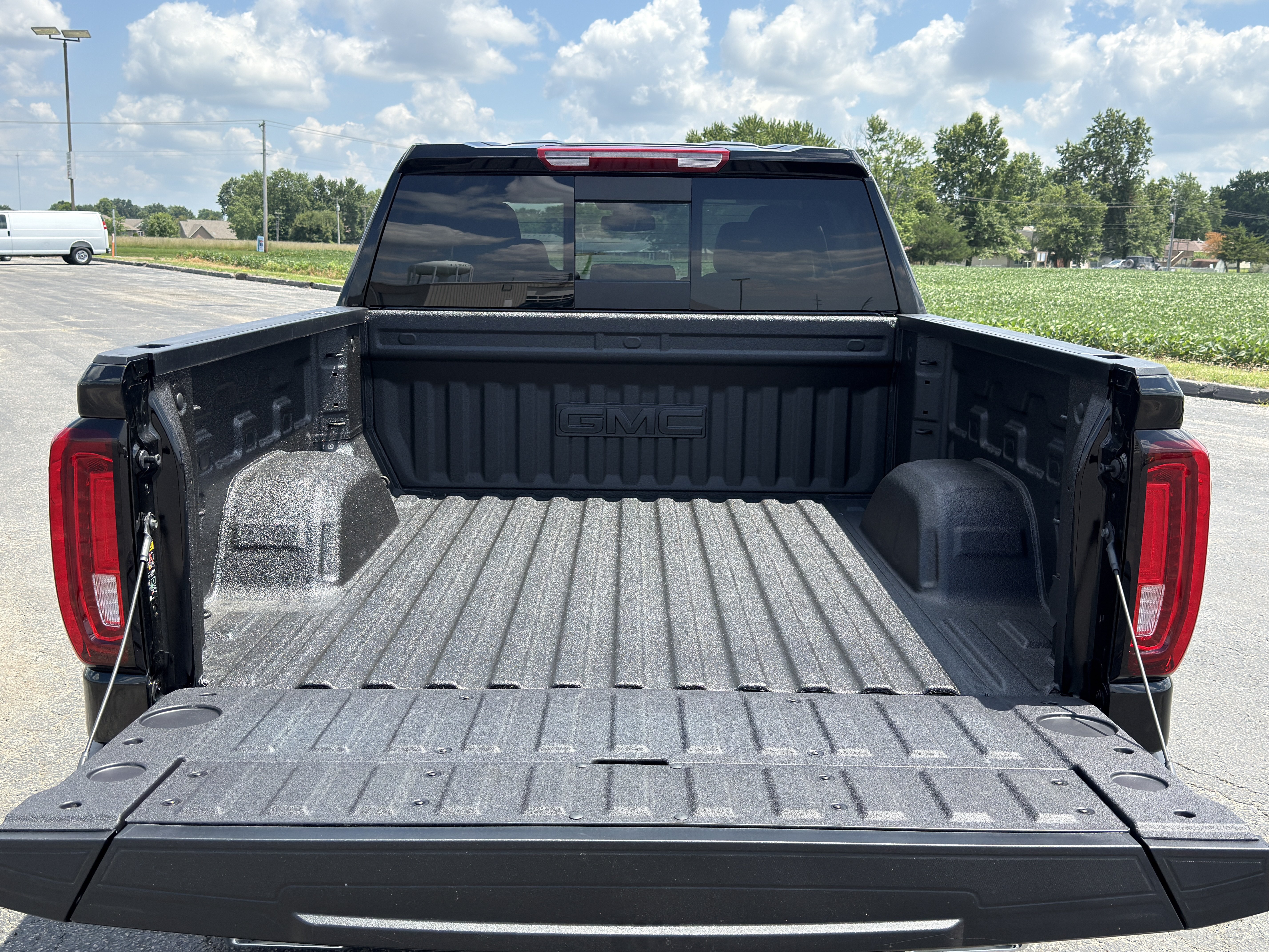 New 2026 GMC Sierra 1500 SLT w/ SLT Premium Plus Package AWD/4WD image 11