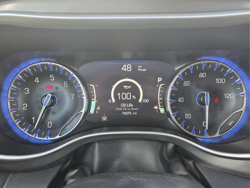 Used 2023 Chrysler Pacifica Touring-L FWD image 35